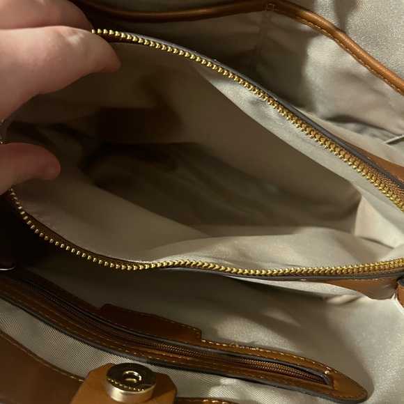 Nine West tan purse!! 👜 - Picture 6 of 8